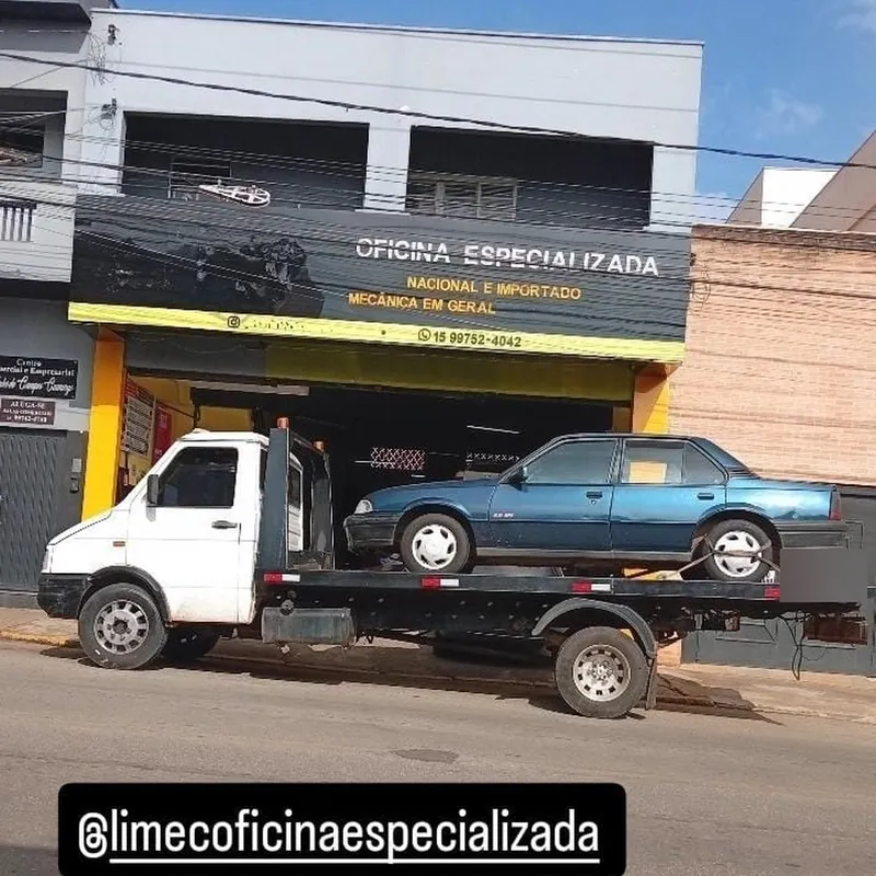 Chevrolet azul transportado até oficina especializada pela JP Guincho